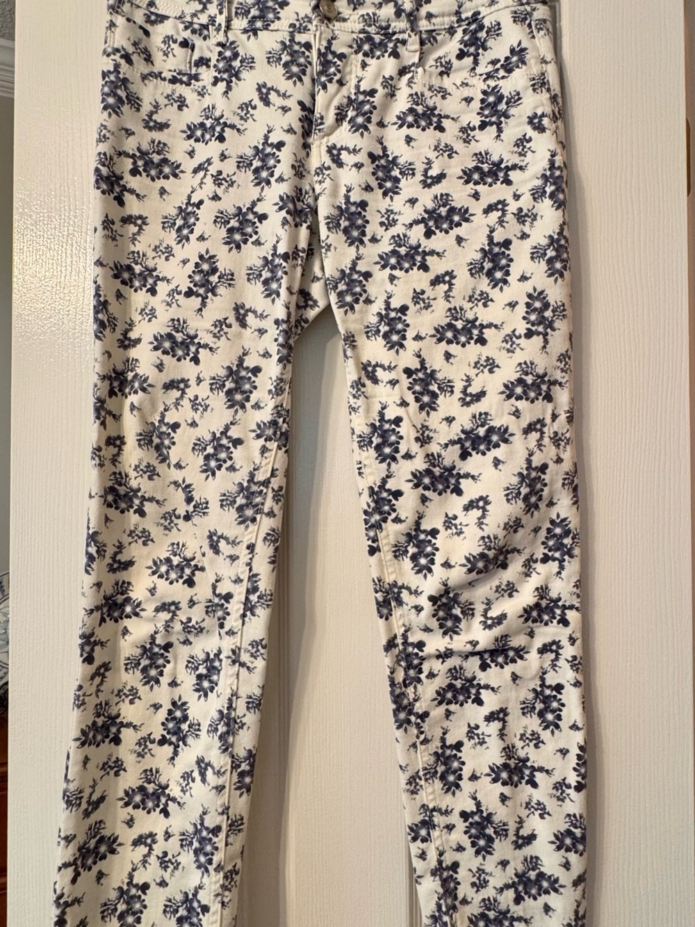 Signature Studio White Jeans with Navy Floral Print